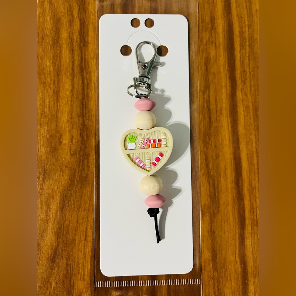 Light Cream Heart Bookshelf Keychain